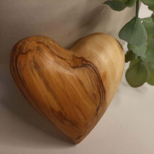 Olive Wood Heart Homeware LOLO